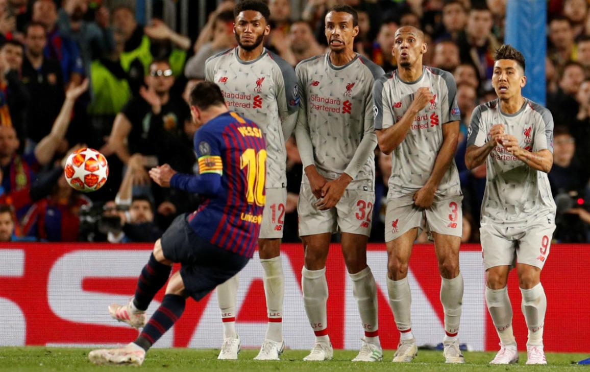 Messi hành động quá đẹp khiến fan Liverpool phải yêu hết mình