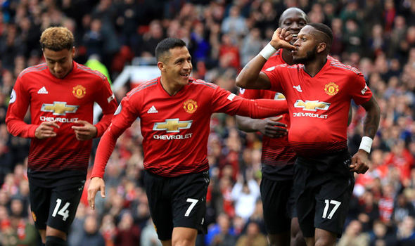 Man United “đi chợ” sớm, siêu hậu vệ biên xuất hiện