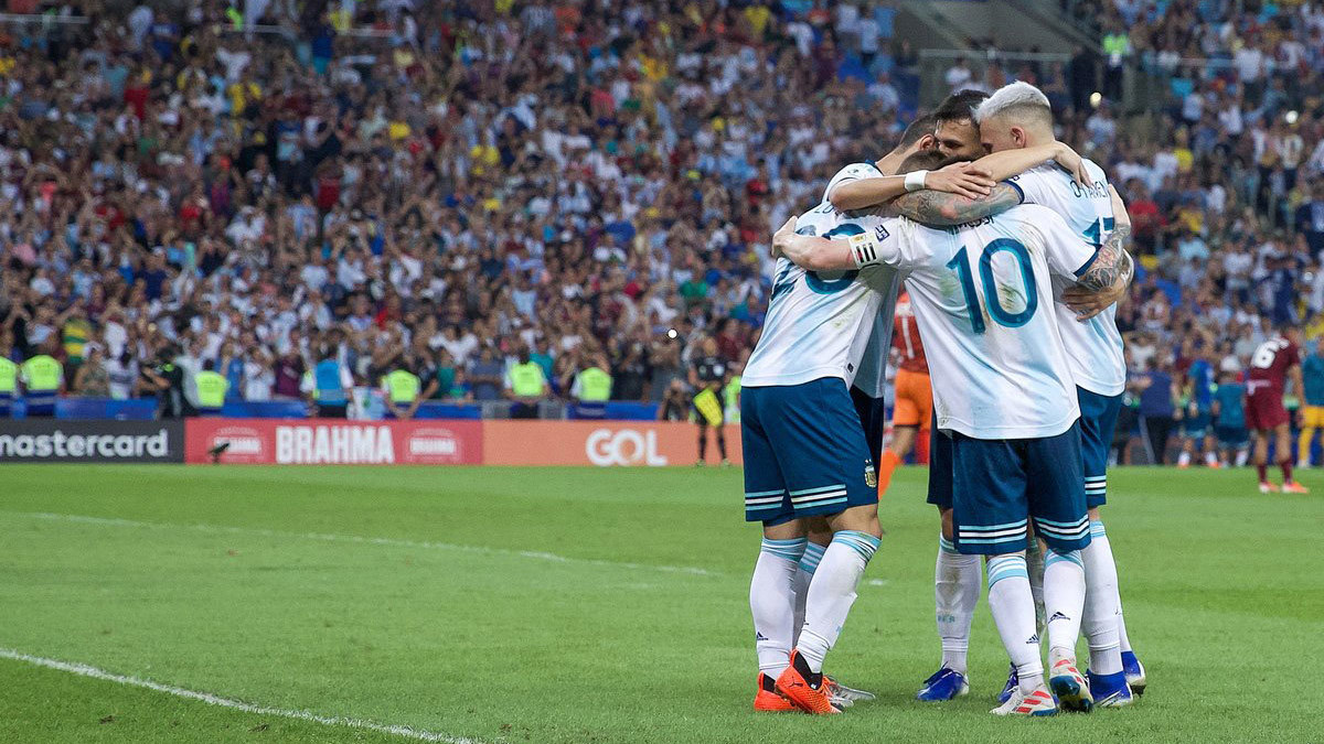 Khi Messi làm “người thừa”, Argentina lập tức chiến thắng