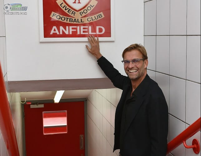 Câu chuyện về tấm poster “This is Anfield” đầy mê tín của Klopp