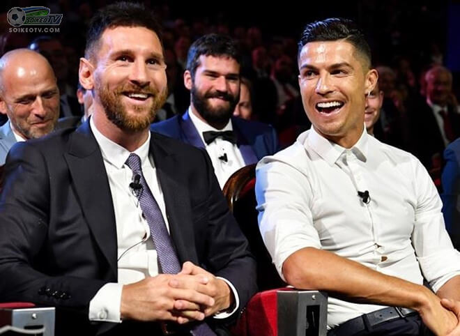 Messi và CR7 yêu quý, tôn trọng nhau, vậy sao fan lại đem họ ra so sánh?