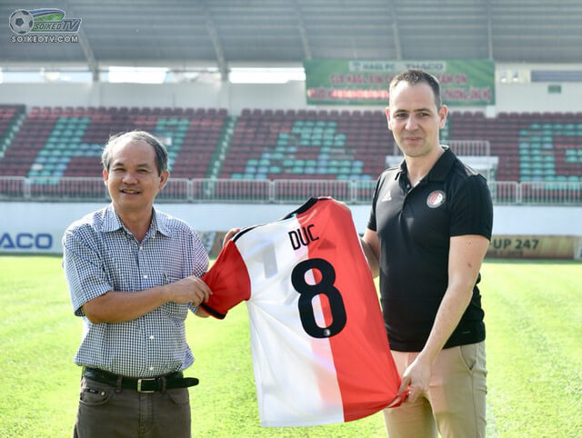 HLV Feyenoord khen U18 HAGL, thật lòng hay xã giao?