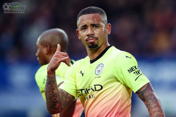 Vì sao Gabriel Jesus chỉ đá chính sân khách?