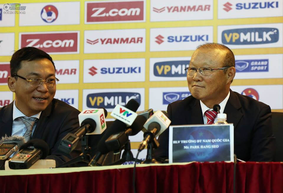 Ký tân hợp đồng với VFF, Thầy Park tiết lộ điều không vui