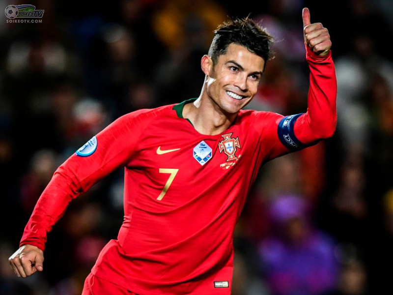 Cristiano Ronaldo, thiên tài đá bóng nổi tiếng nhất thế giới