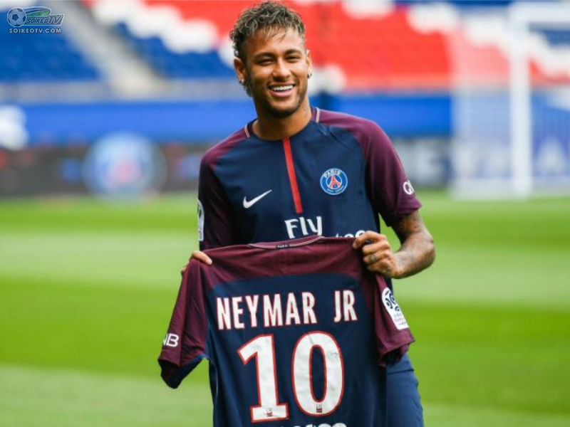 Neymar được mua lại với 222 triệu Euro từ PSG