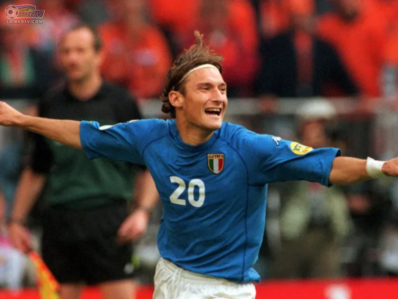 Francesco Totti nằm trong top các cầu thủ tóc đuôi ngựa tài năng thế giới