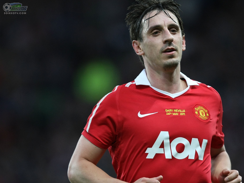 hau-ve-phai-choi-hay-nhat-gary-neville