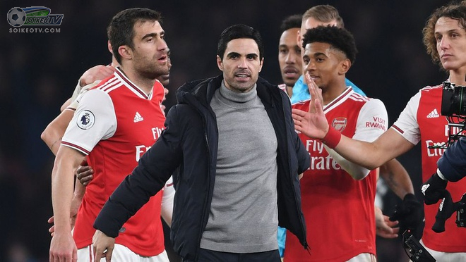 Bộ ba người thừa của Arsenal bỏ tập, dấy lên tin đồn rời Emirates