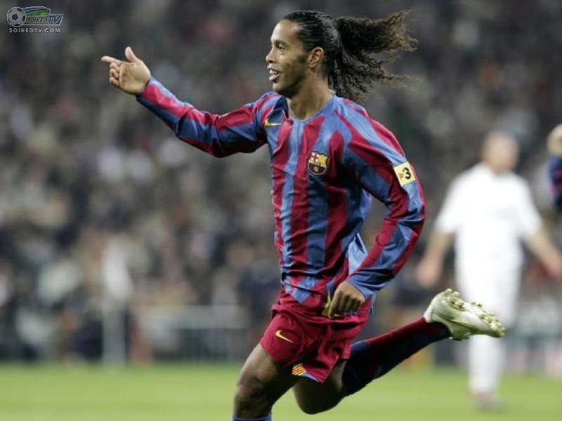 cau-thu-bong-da-ronaldinho