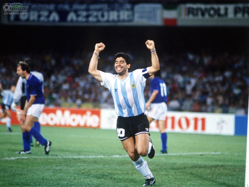 Huyền thoại Maradona: Cậu bé vàng của làng bóng đá