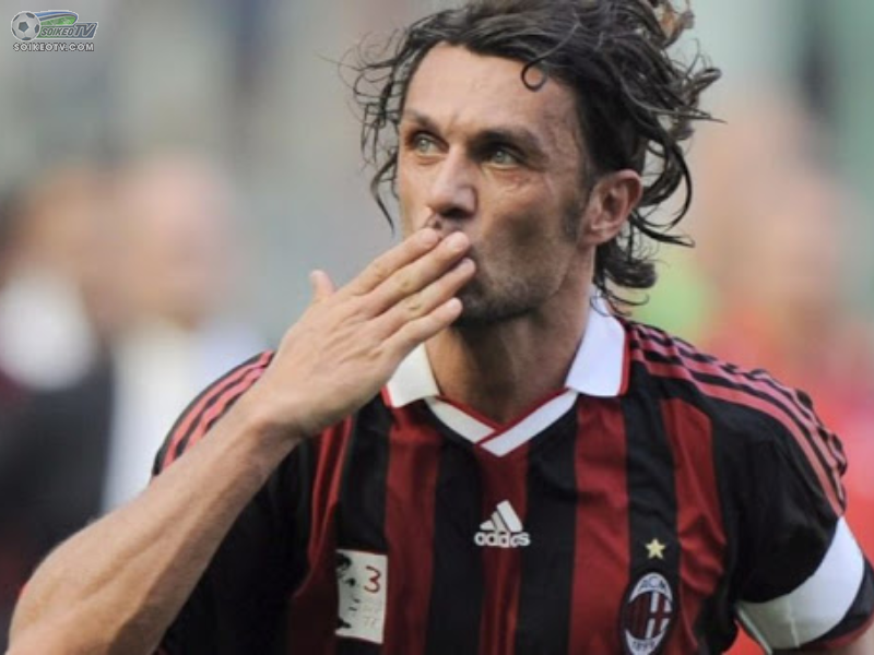 Câu chuyện thú vị về ngôi đền huyền thoại Paolo Maldini